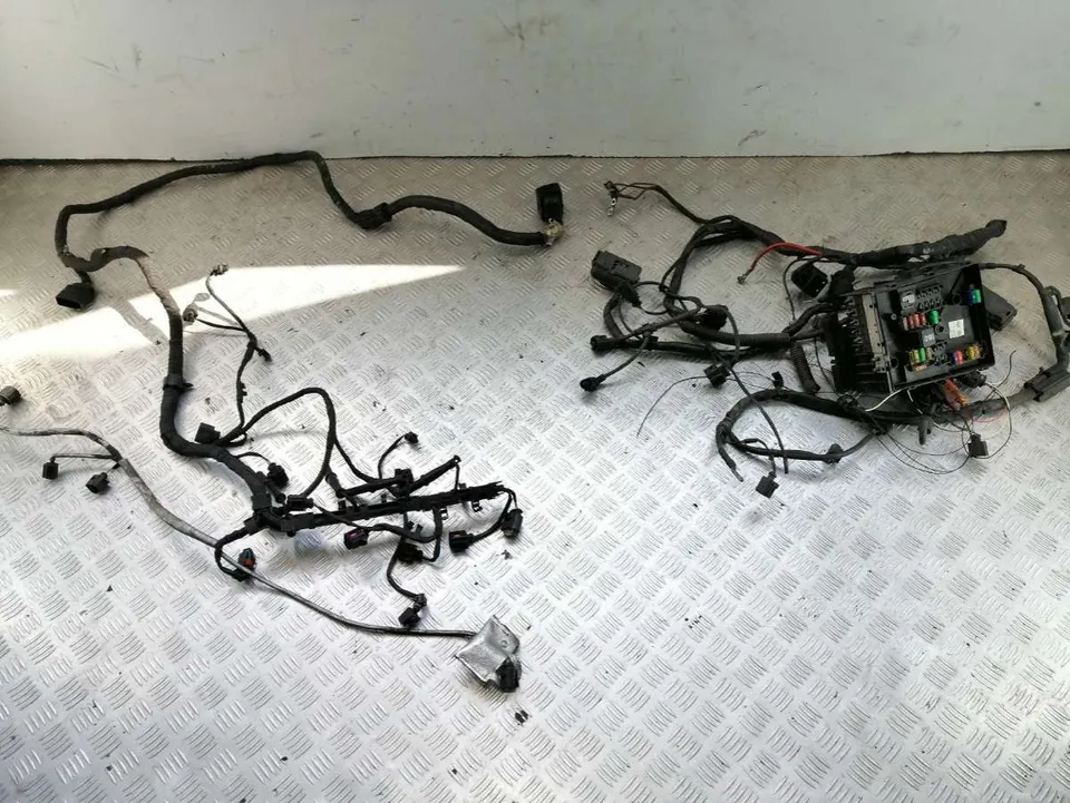 Проводка двигателя Volkswagen Passat, 2012 г.