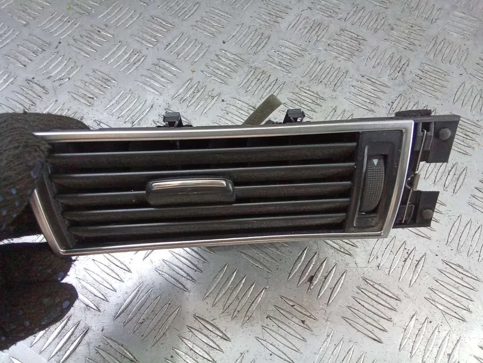 Дефлектор обдува салона Audi A6, 2006 г.