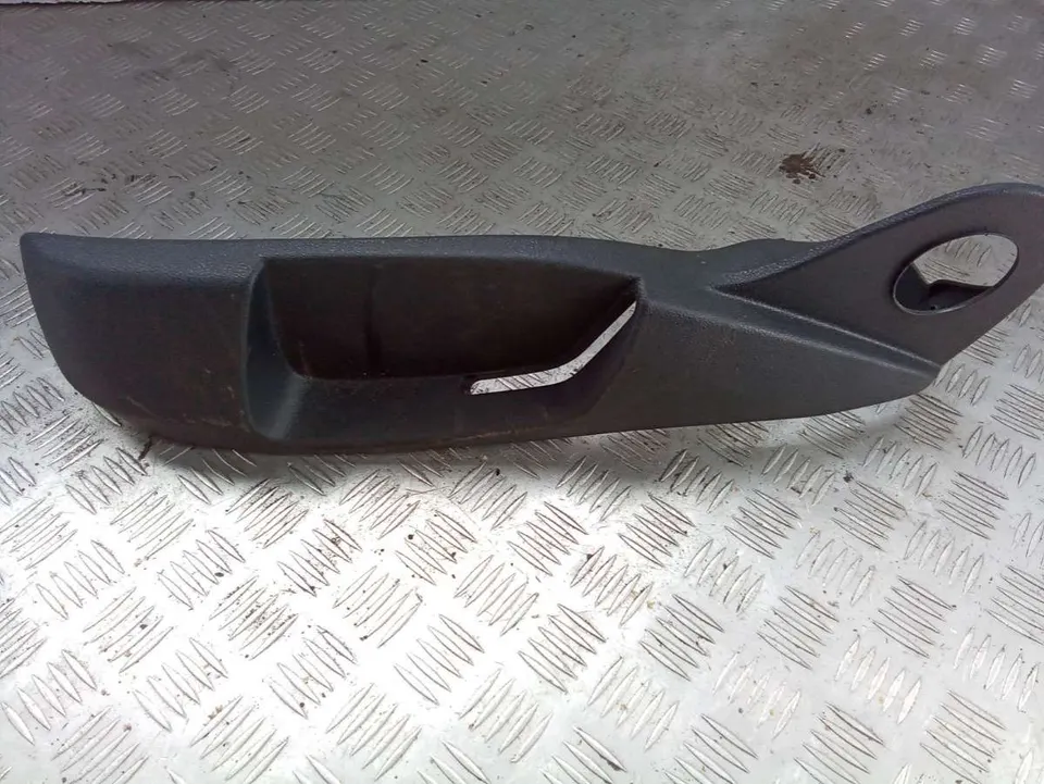 Пластик салазок сиденья Volkswagen Passat, 2011 г.