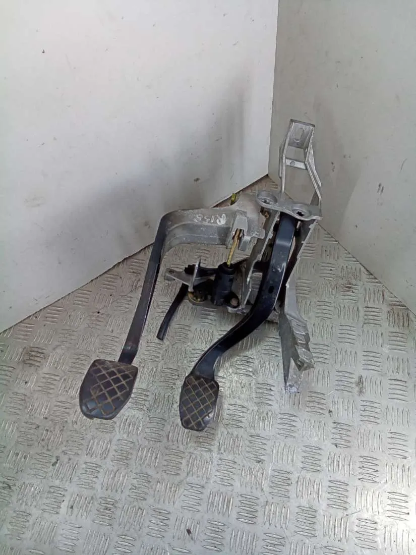 Узел педальный (блок педалей) Volkswagen Passat, 2003 г.