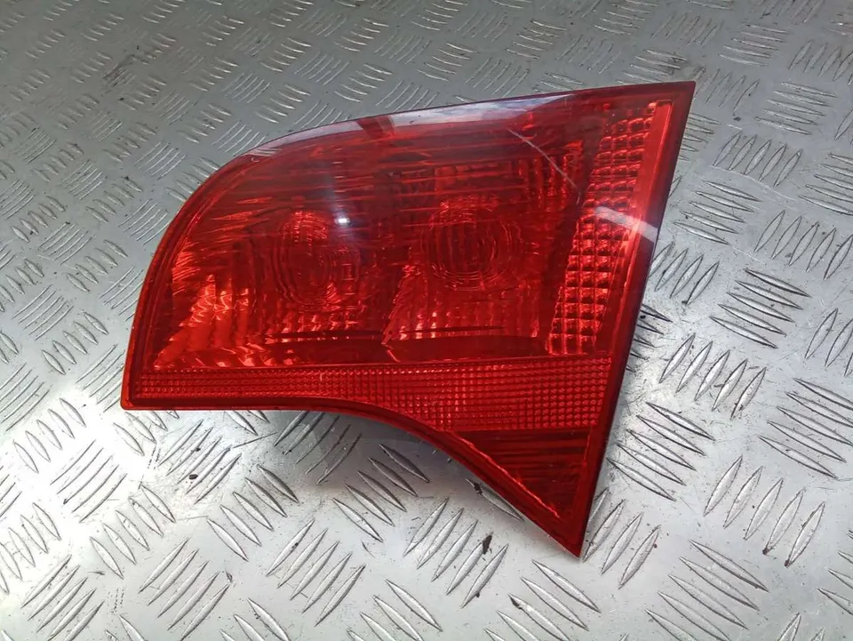 Фонарь крышки багажника правый Audi A4, 2006 г.