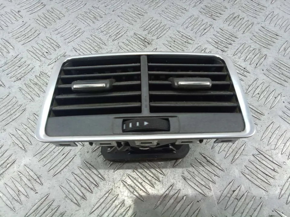 Дефлектор обдува салона Audi A6, 2006 г.