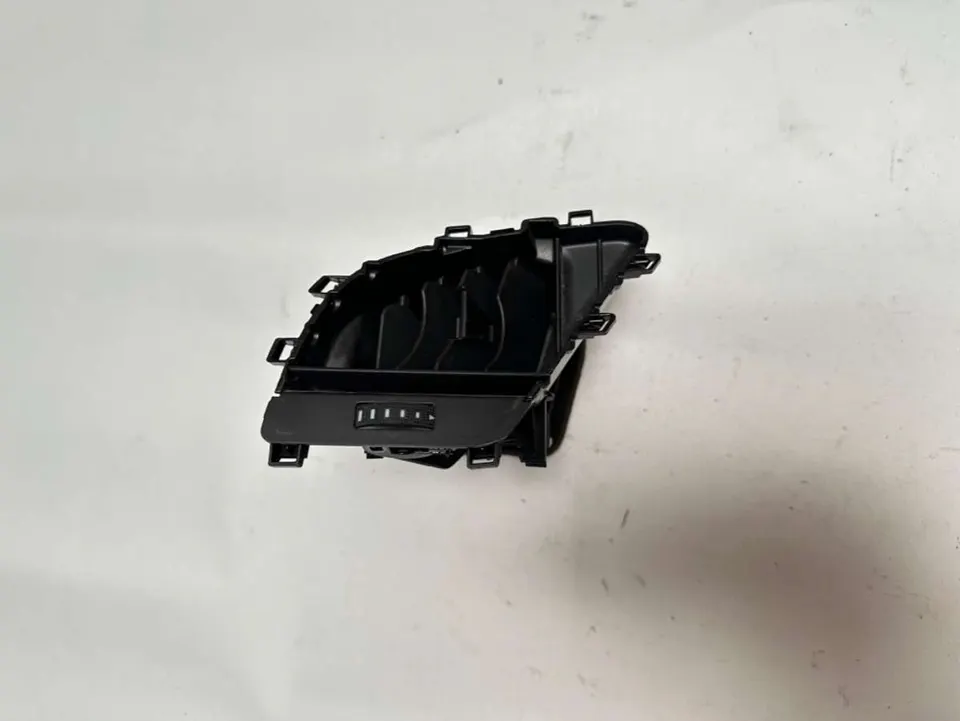 Дефлектор обдува салона Audi A4, 2012 г.