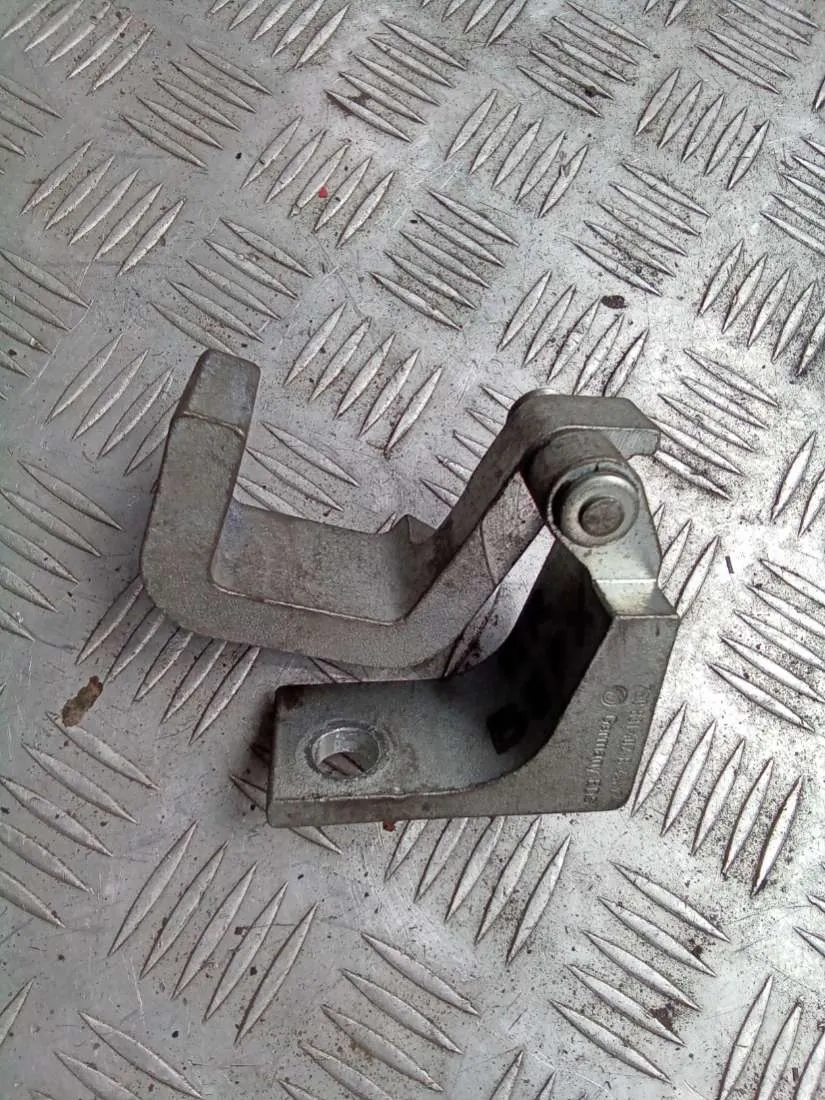 Петля двери передней правой Volkswagen Transporter, 2006 г.