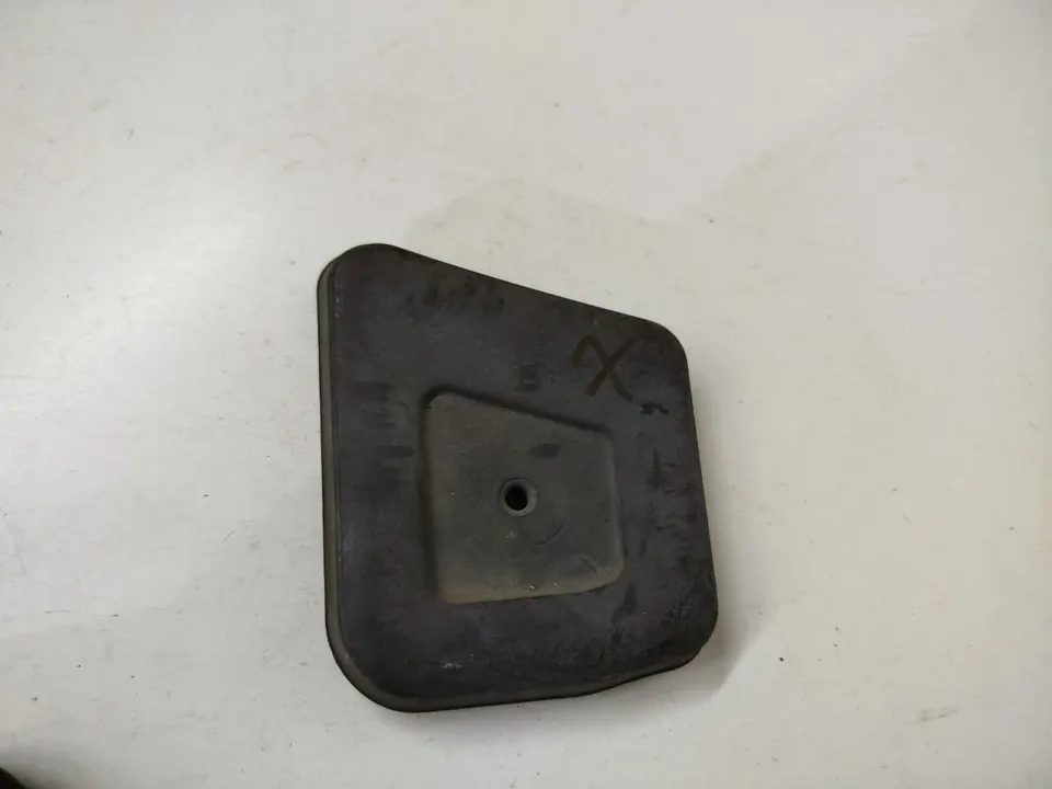 Отбойник капота (демпфер) Volkswagen Passat, 2003 г.