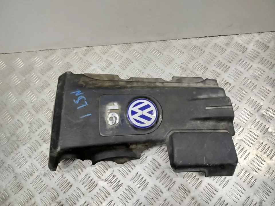 Декоративная крышка двигателя Volkswagen Passat, 2003 г.