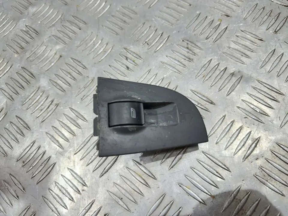 Кнопка стеклоподъемника Audi A6, 2002 г.