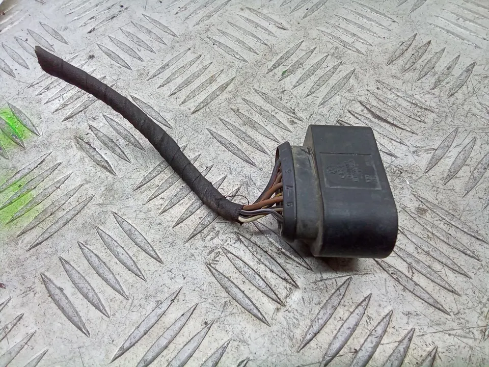 Разъем (фишка) проводки Volkswagen Passat, 2003 г.