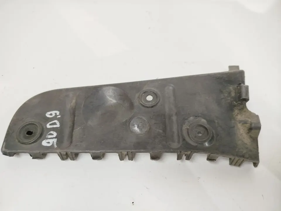 Кронштейн крепления бампера Audi A4, 2002 г.