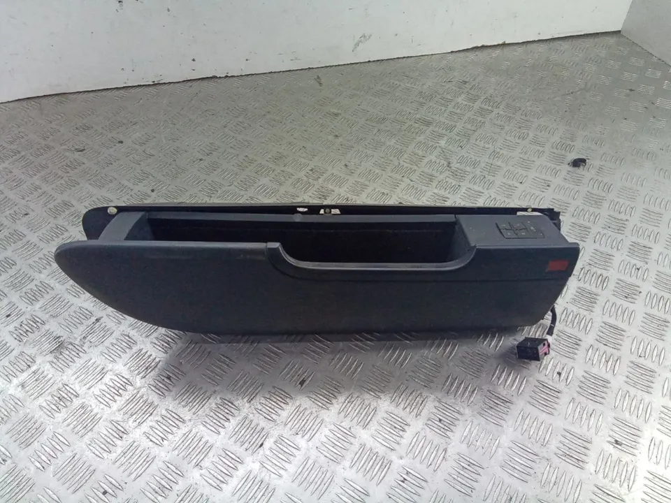 Бардачок Audi A8, 2004 г.