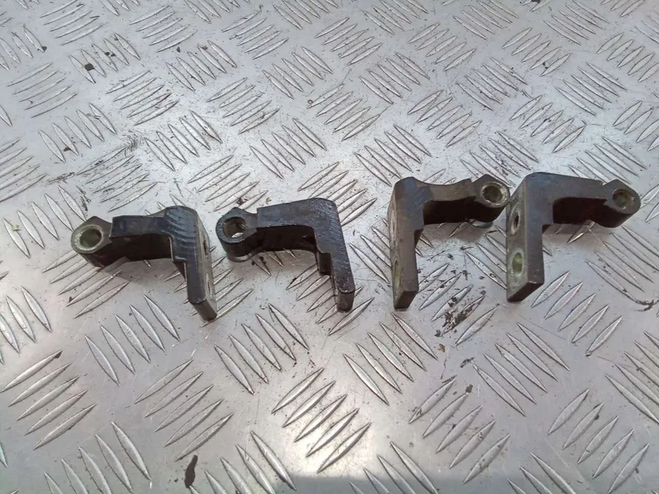 Петля двери Audi A6, 2006 г.