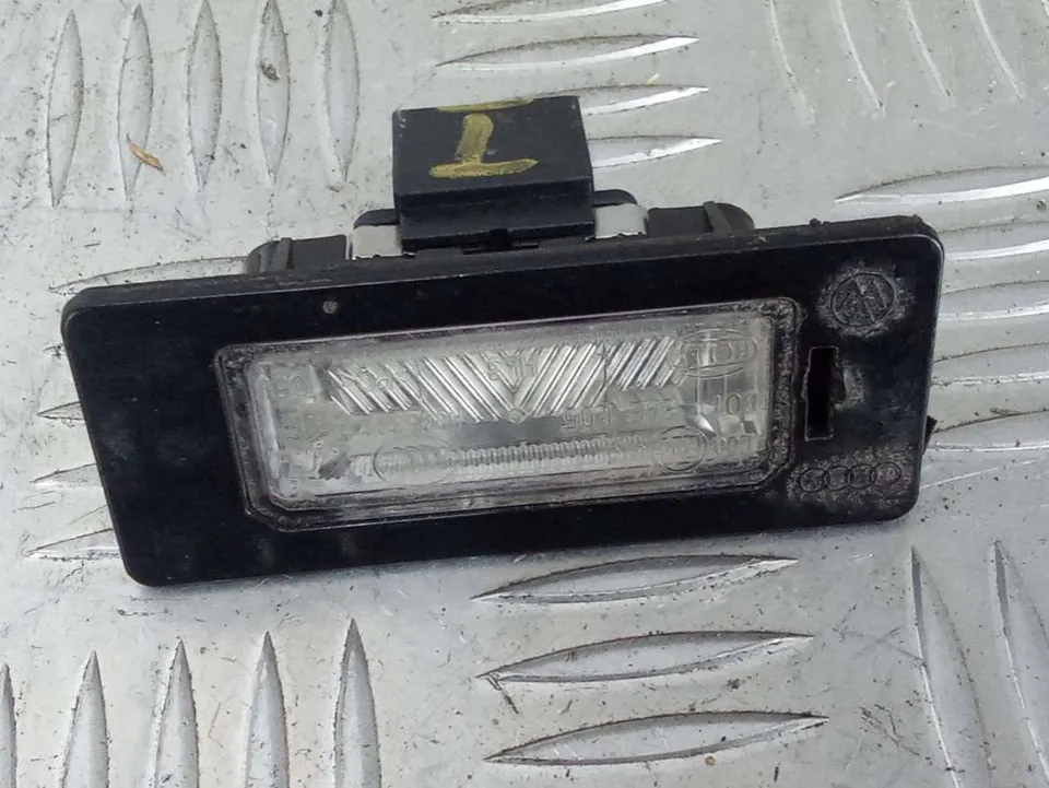 Подсветка номера Audi A4, 2009 г.