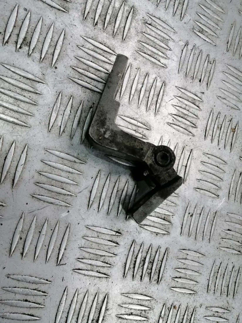 Петля двери передней левой Audi A6, 2006 г.