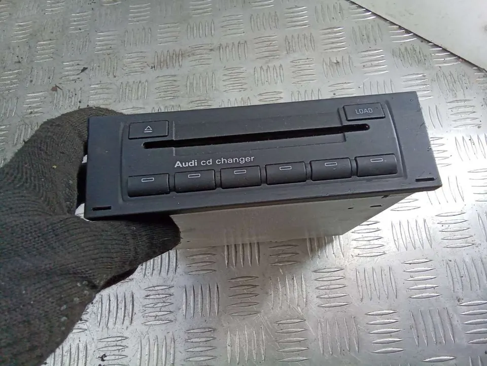 CD-чейнджер Audi A4, 2002 г.