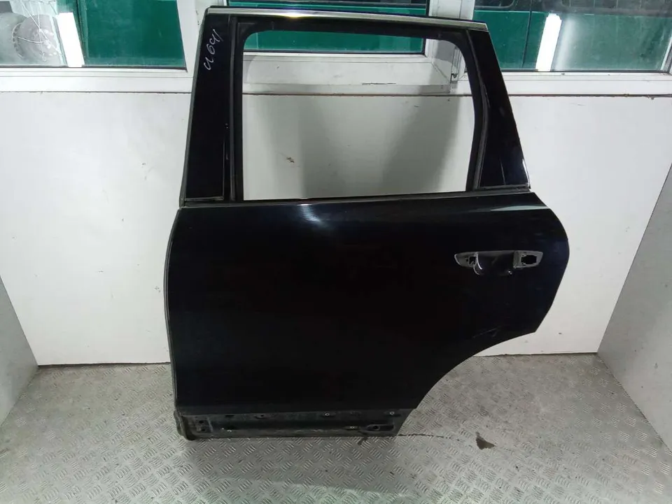 Дверь задняя левая Volkswagen Touareg, 2011 г.