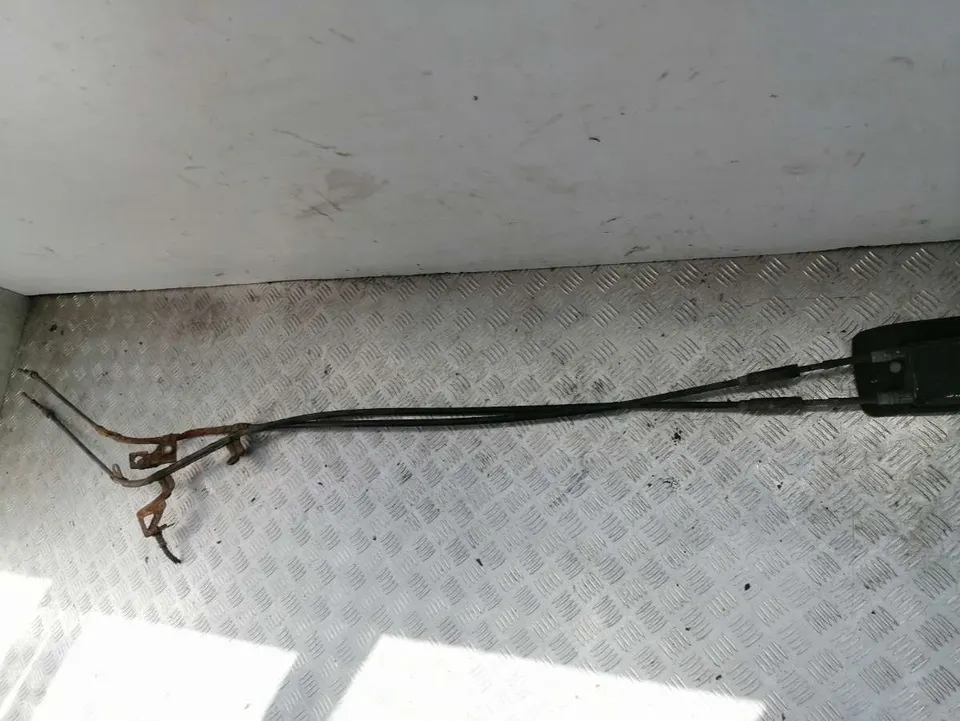Трос ручника Volkswagen Passat, 2003 г.