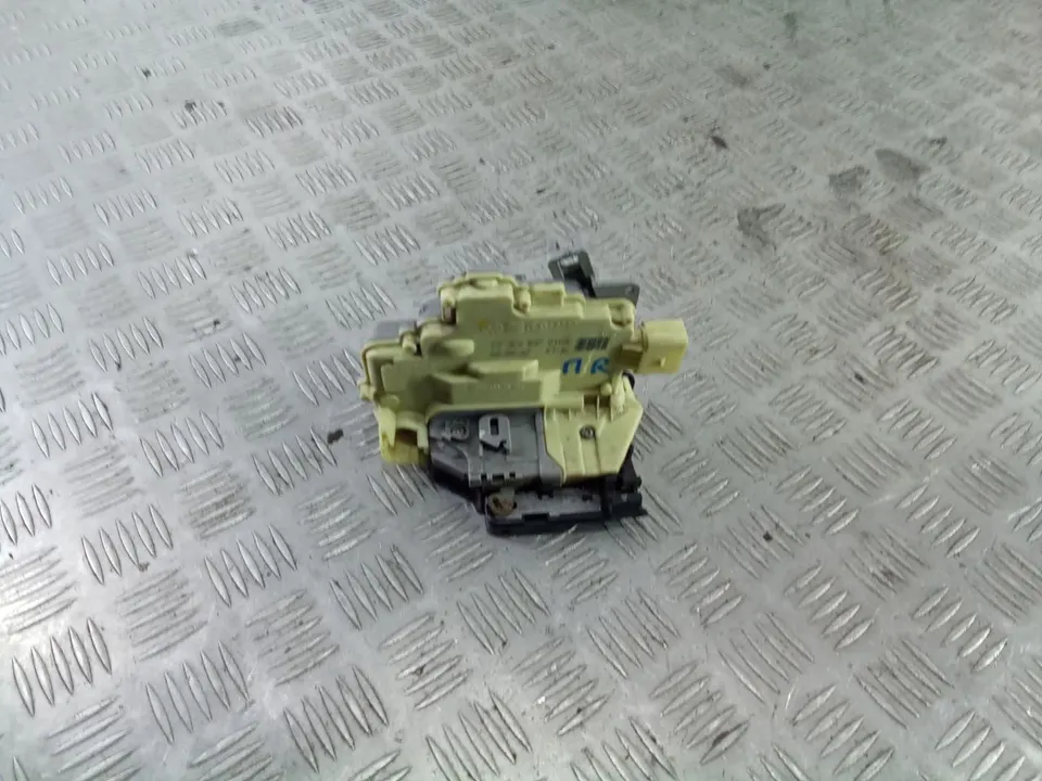 Замок двери передней правой Audi Q7, 2007 г.