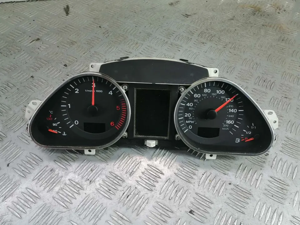 Щиток приборов (приборная панель) Audi Q7, 2007 г.