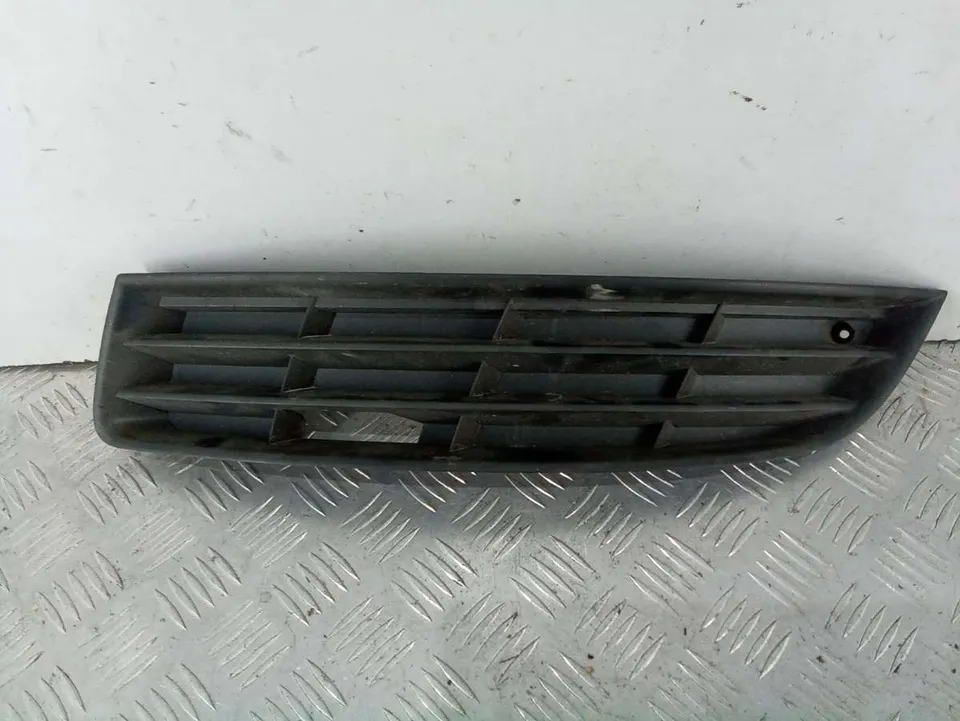 Заглушка (решетка) в бампер Volkswagen Passat, 2007 г.