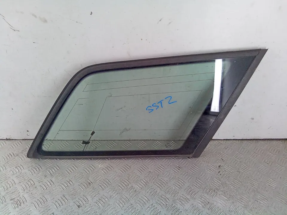 Стекло кузовное боковое правое Audi A4, 2004 г.