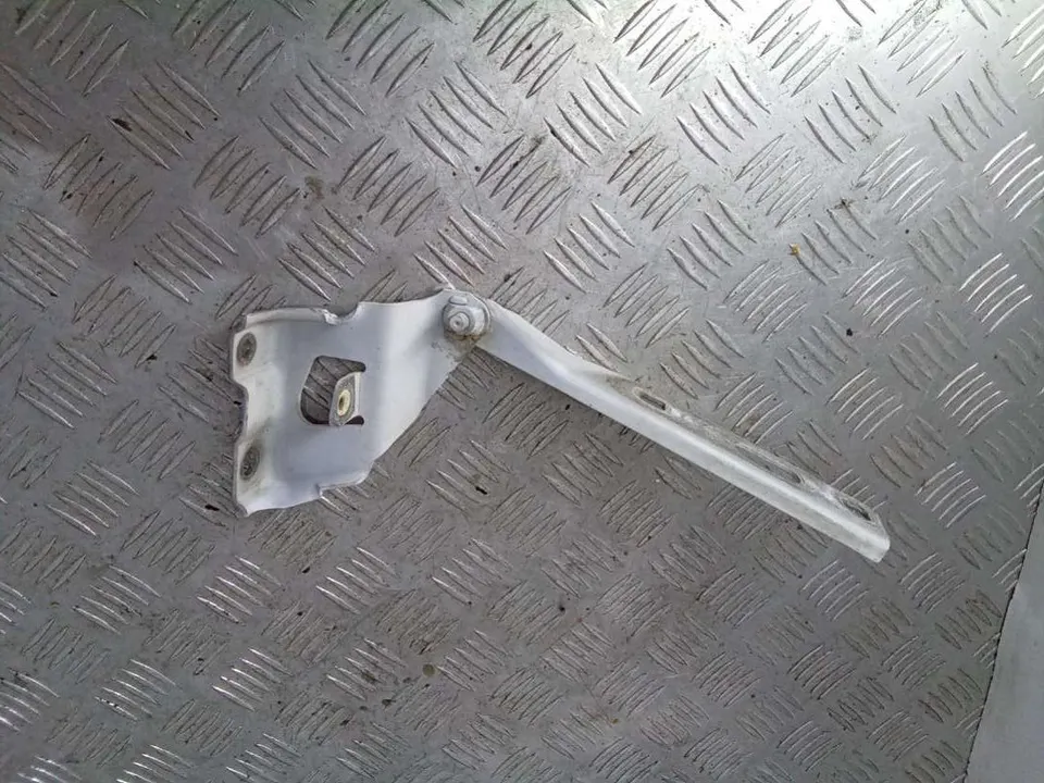 Петля капота правая Audi A4, 2010 г.
