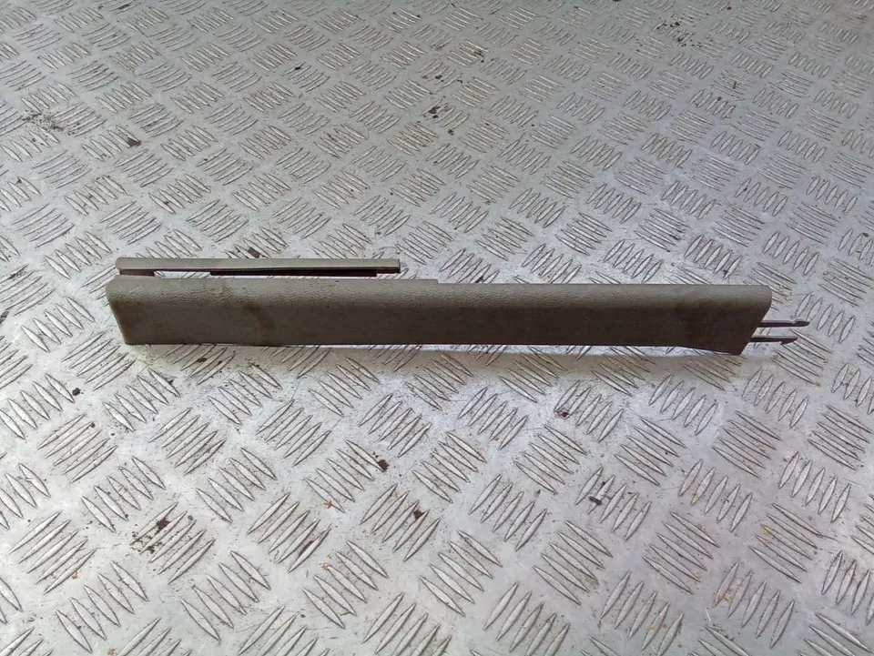 Пластик салазок сиденья Volkswagen Touareg, 2005 г.