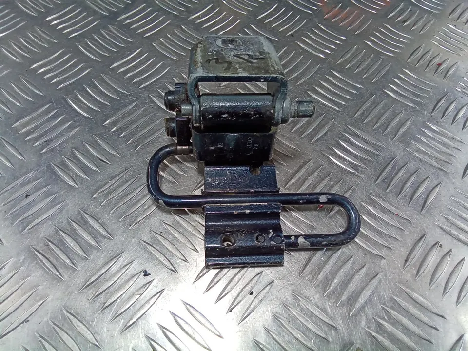 Петля двери задней правой Volkswagen Passat, 2004 г.