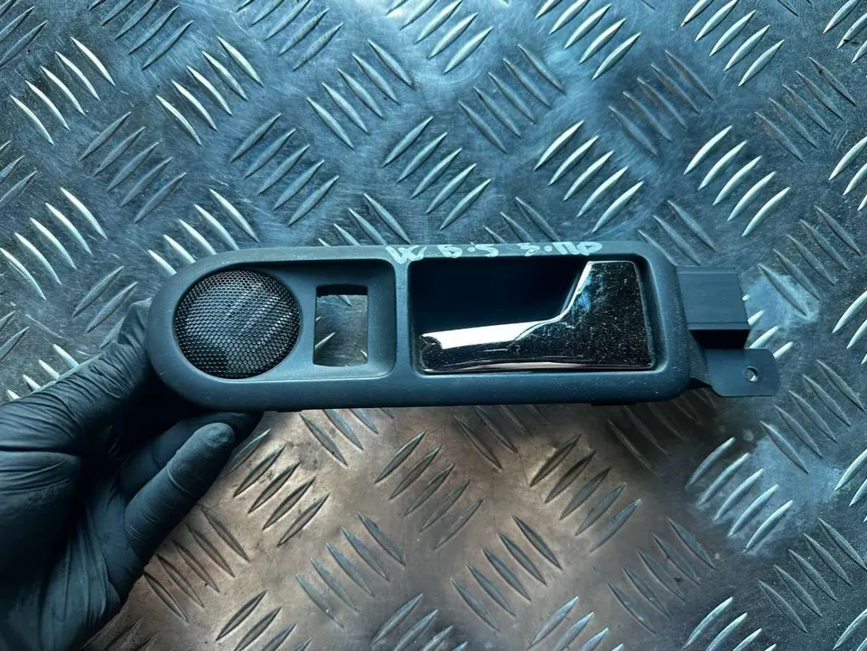 Ручка внутренняя задняя правая Volkswagen Passat, 2001 г.