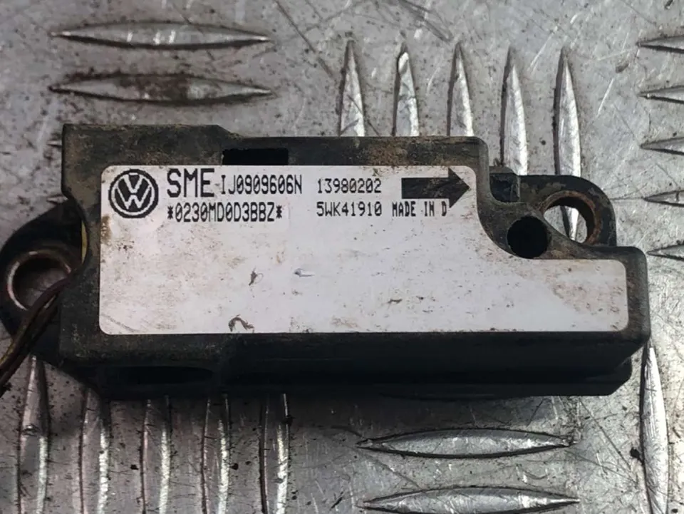 Датчик удара Volkswagen Passat, 1999 г.