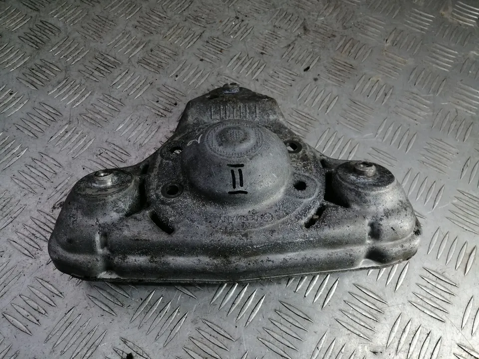 Опора амортизатора верхняя (чашка) Volkswagen Passat, 2003 г.