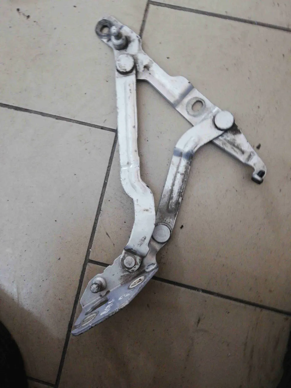 Петля крышки багажника Volkswagen Bora, 2001 г.