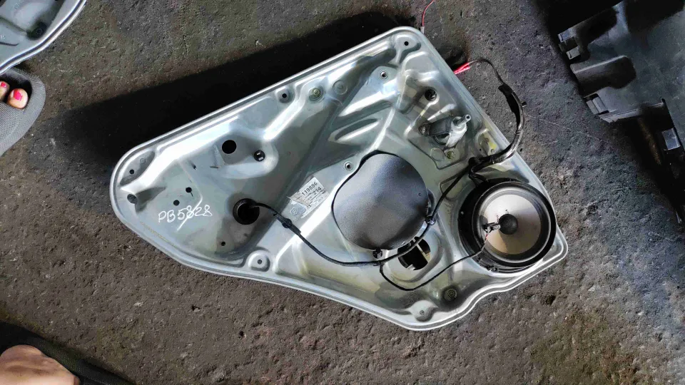 Стеклоподъемник электрический Volkswagen Passat, 1999 г.