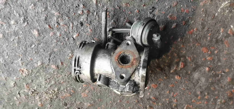 Клапан EGR Volkswagen Passat, 2001 г.