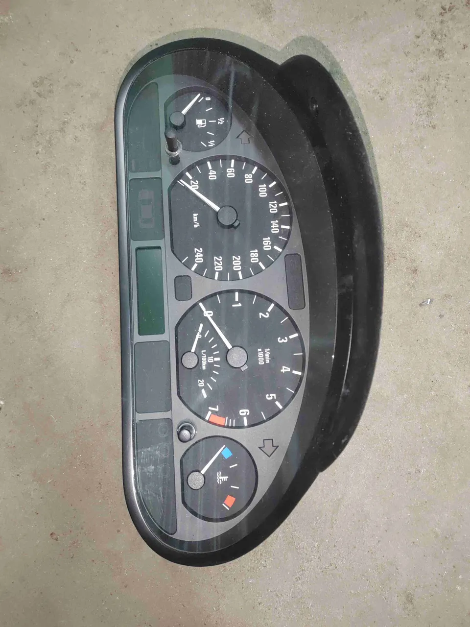 Щиток приборов (приборная панель) BMW 3 серии, 2001 г.