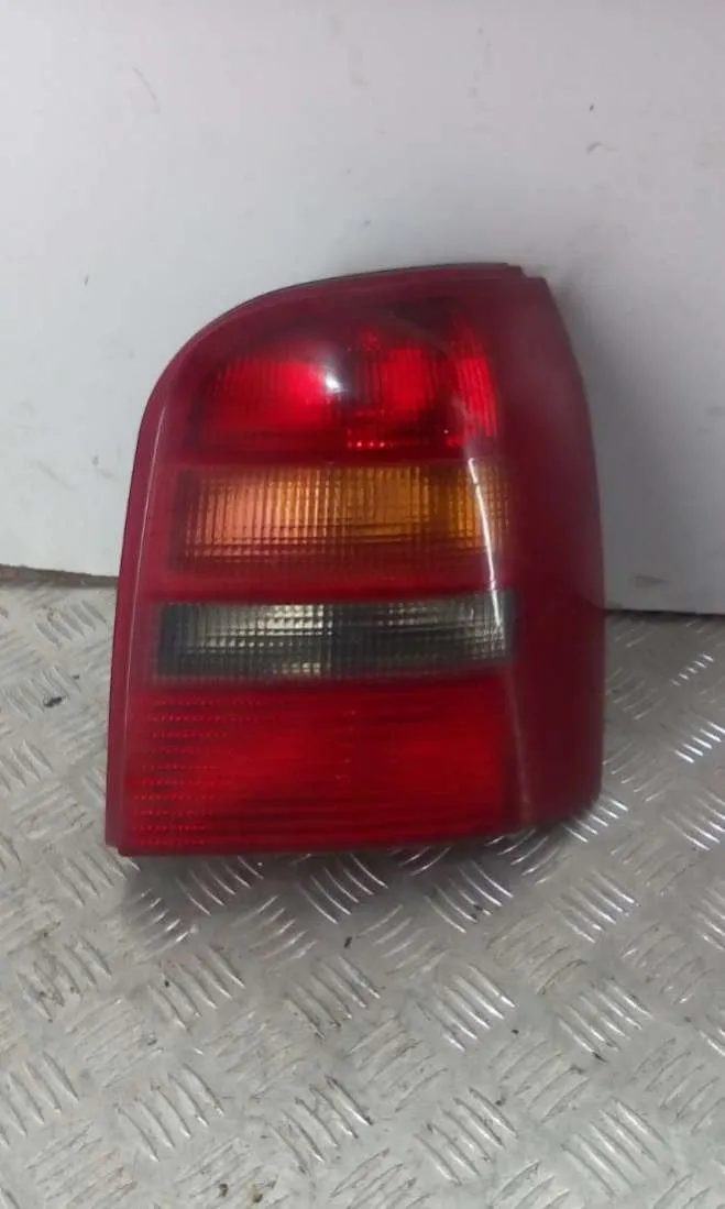 Фонарь задний правый Audi A4, 1996 г.