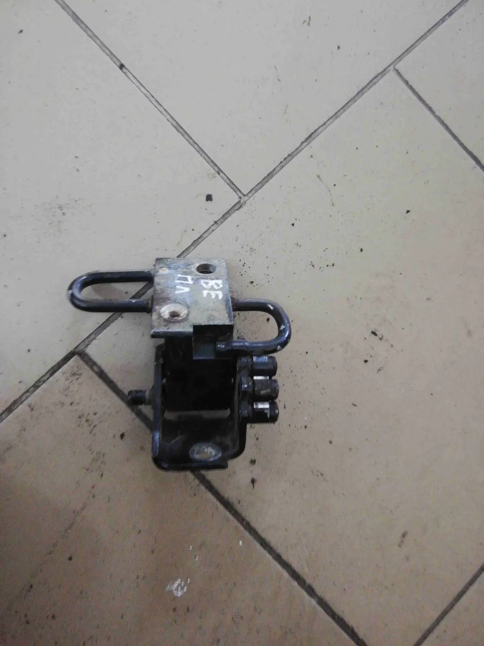 Петля двери Audi A4, 2001 г.