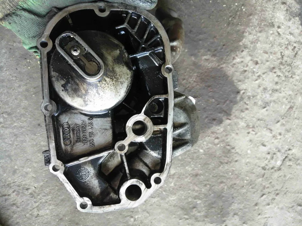 Корпус масляного фильтра Audi A4, 2002 г.