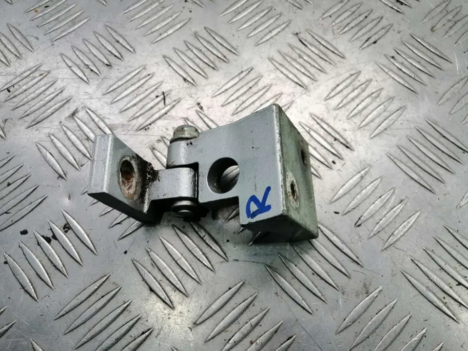 Петля двери задней правой Volkswagen Touareg, 2008 г.