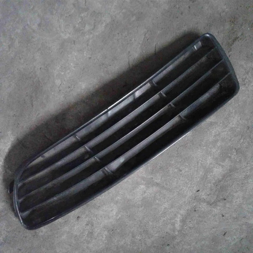 Заглушка (решетка) в бампер Volkswagen Bora, 2000 г.