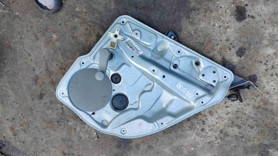 Стеклоподъемник электрический Volkswagen Bora, 2000 г.