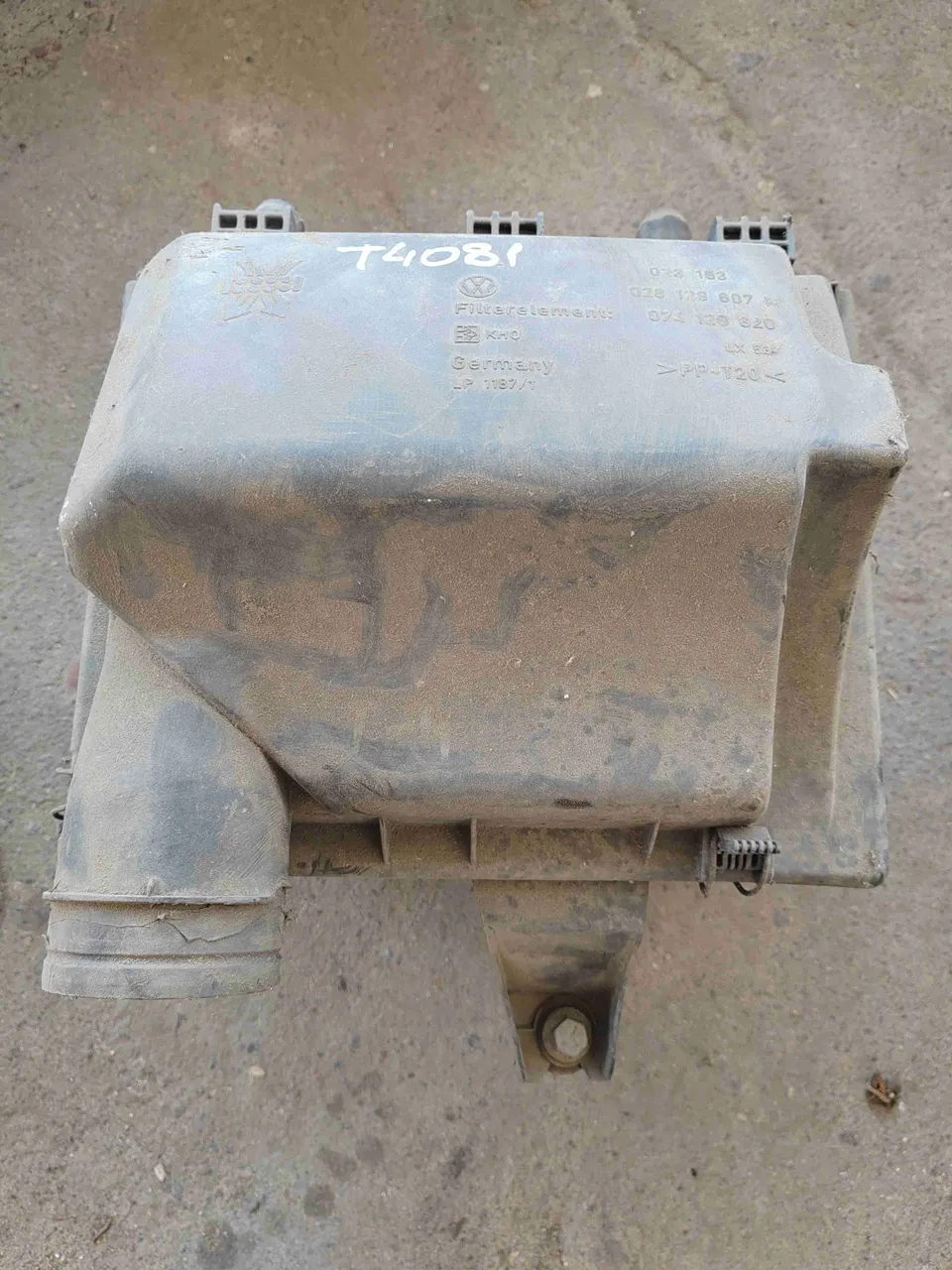 Корпус воздушного фильтра Volkswagen Transporter, 1998 г.