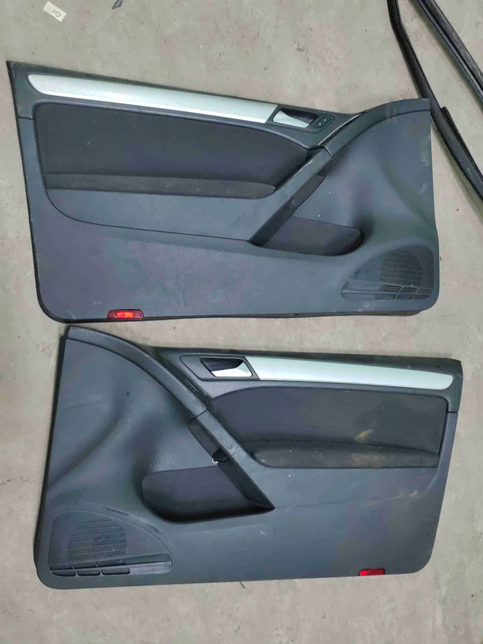 Обшивка двери (дверная карта) комплект Volkswagen Golf, 2008 г.