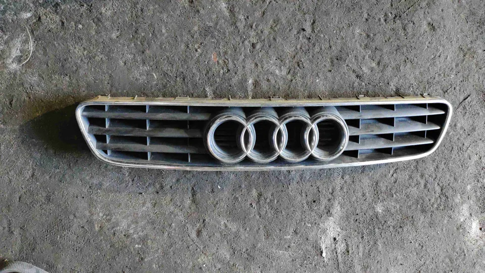 Решетка радиатора Audi A3, 1998 г.