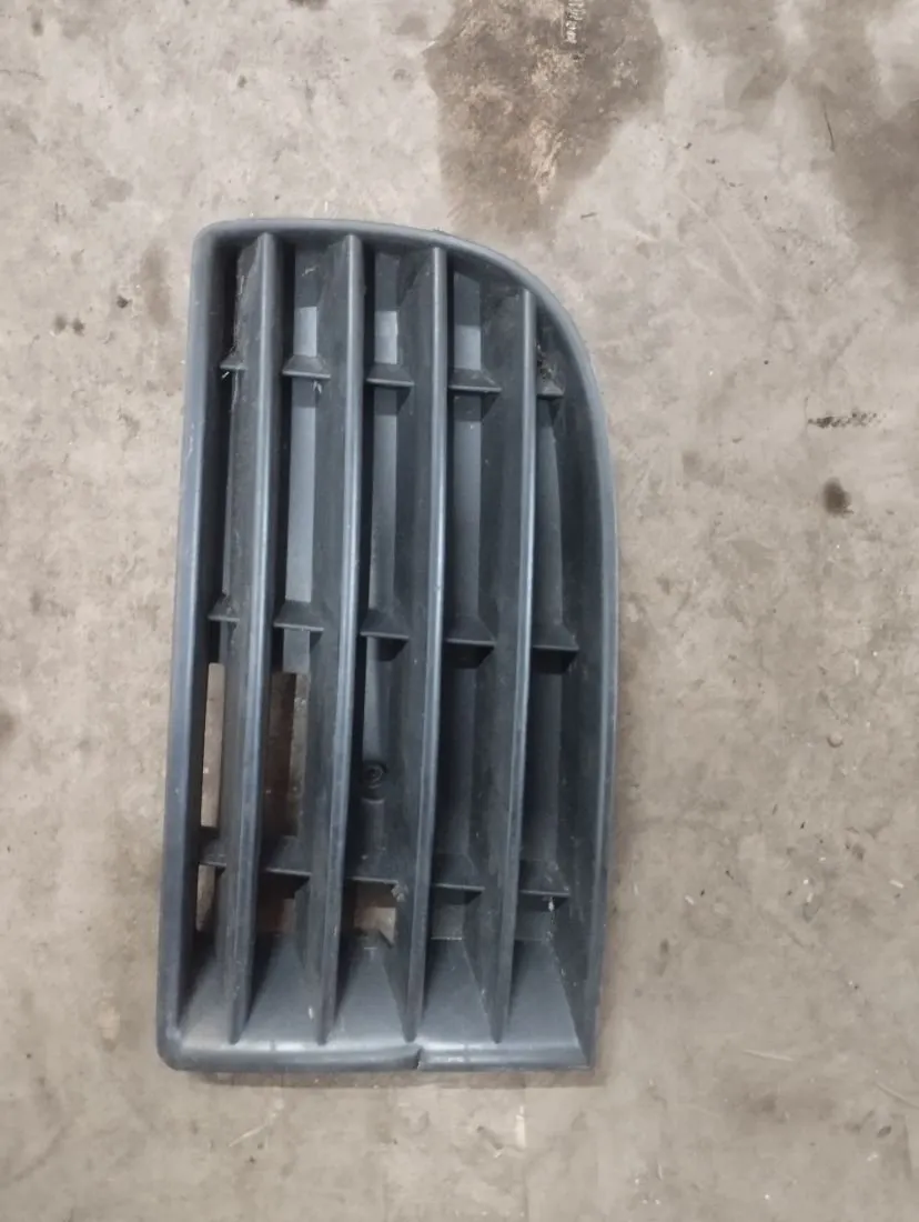 Заглушка (решетка) в бампер Volkswagen Golf, 2005 г.