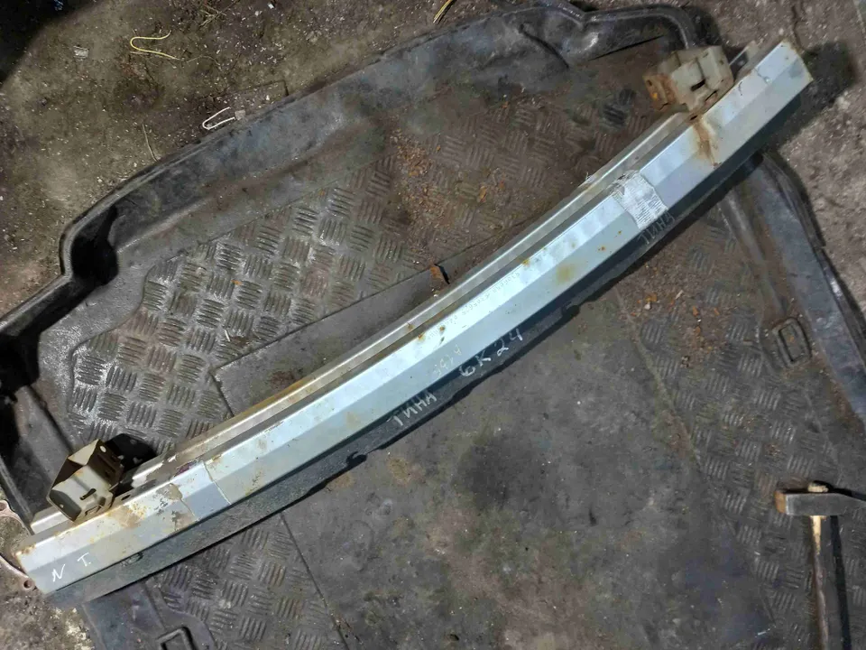 Усилитель бампера переднего Nissan Almera Tino, 2002 г.