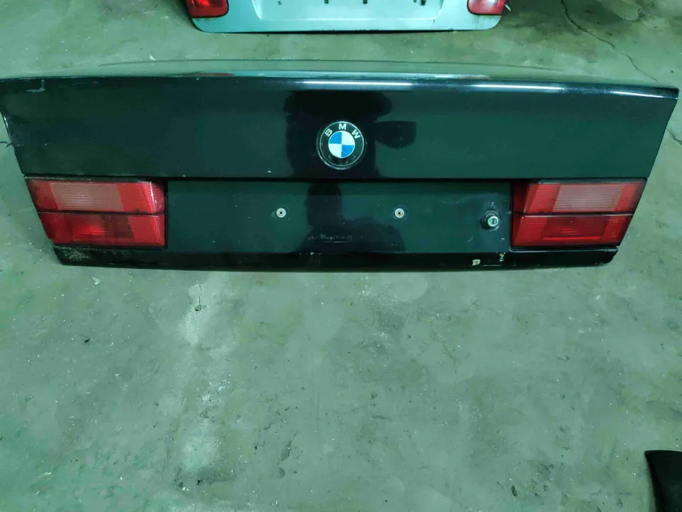 Крышка багажника (дверь 3-5) BMW 5 серии, 1990 г.