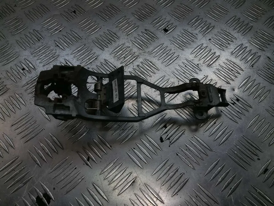 Скелет ручки наружной передней левой Volkswagen Touareg, 2008 г.