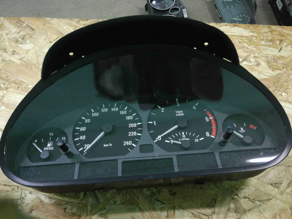 Щиток приборов (приборная панель) BMW 3 серии, 2000 г.