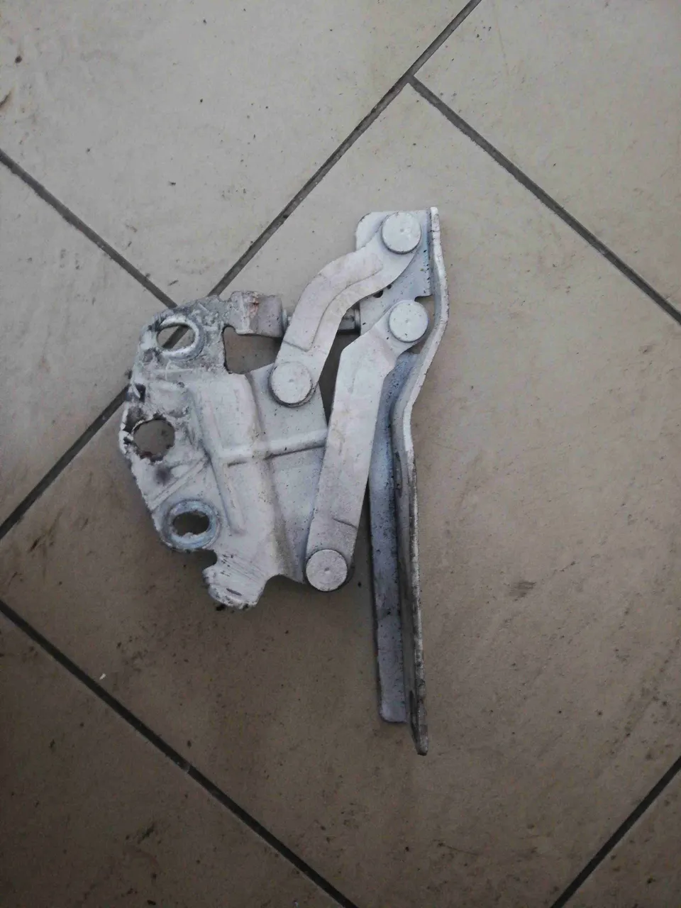 Петля капота Volkswagen Passat, 2004 г.