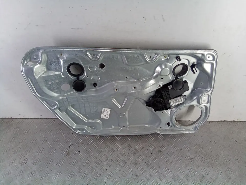 Стеклоподъемник электрический передний левый Volkswagen Passat, 2003 г.